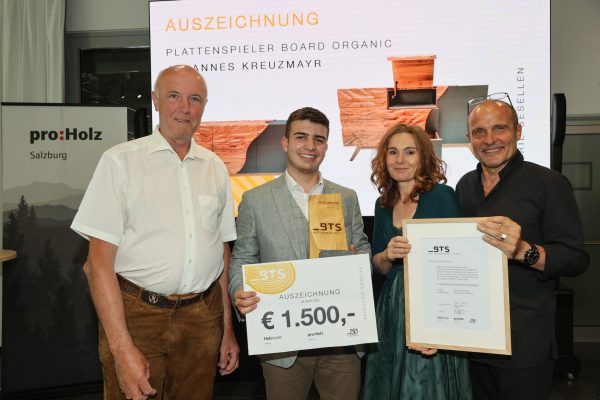 Pro Holz Salzburg und Holzcluster Salzburg
Verleihung "Best Tischler Stück" in der Moon City Salzburg
Foto: Franz Neumayr    8.6.2022